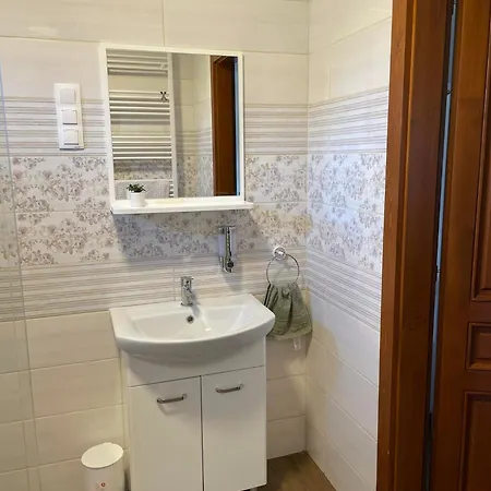 Kovacs Tanya - Falusi Szallashely *