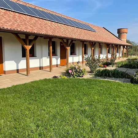 Kovacs Tanya - Falusi Szallashely Kunmadaras